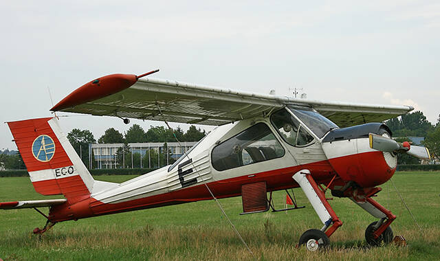 Самолет в абхазию купить. Самолёт PZL-104 Wilga-35a. Вильга-35а. Вильга 35а самолет. Авиамодель PZL-104 Wilga-35a.